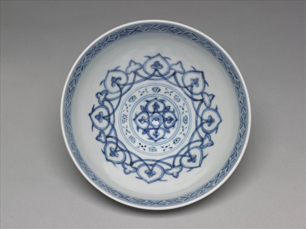 青花蓮瓣紋蓮子碗