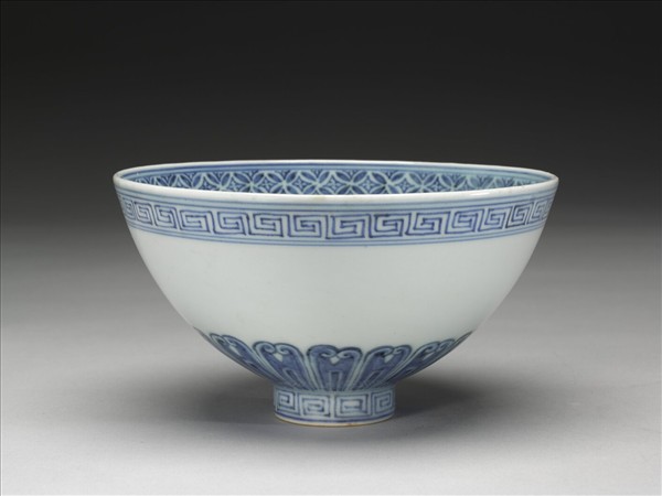 青花蓮瓣紋蓮子碗