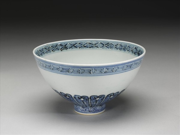 青花蓮瓣花卉紋碗