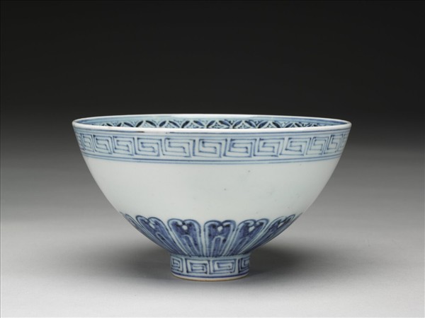 青花蓮瓣紋蓮子碗