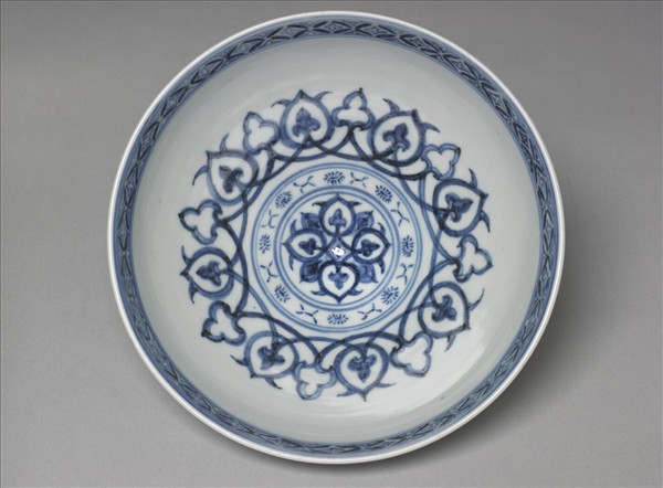 青花蓮瓣紋蓮子碗