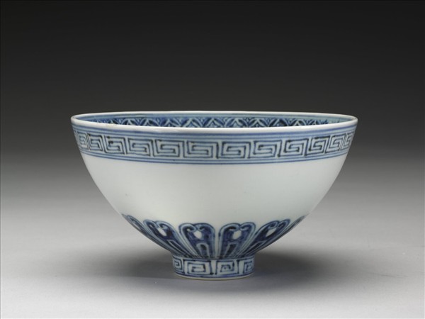 青花蓮瓣紋蓮子碗