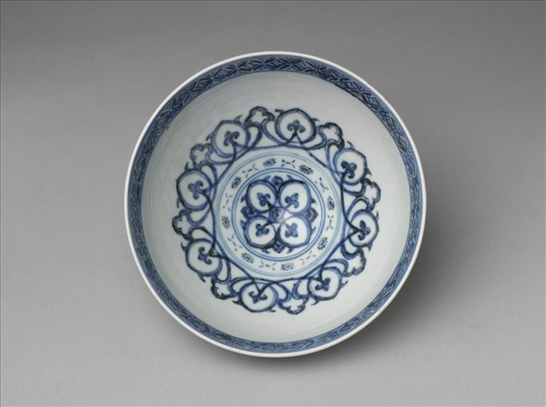 青花蓮瓣紋蓮子碗