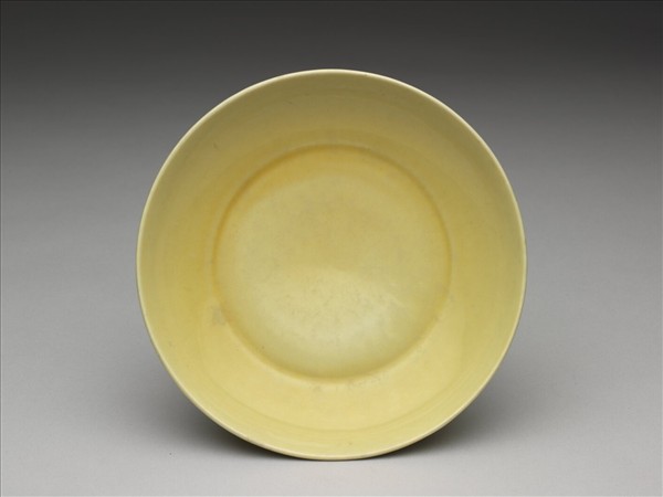 嬌黃釉盤