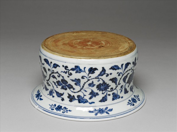 青花纏枝花卉紋折沿洗