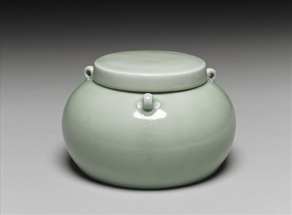 翠青釉三繫蓋罐