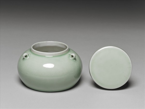 翠青釉三繫蓋罐