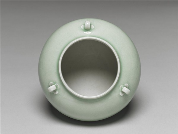 翠青釉三繫蓋罐