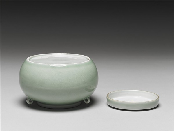 翠青釉三繫蓋罐