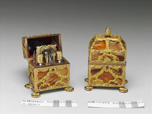 銅鍍金嵌瑪瑙修妝匣