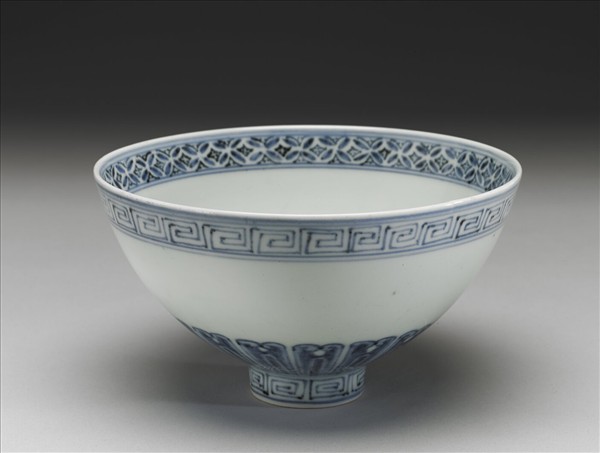 青花蓮瓣紋蓮子碗