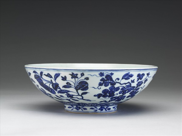 青花折技花果大碗