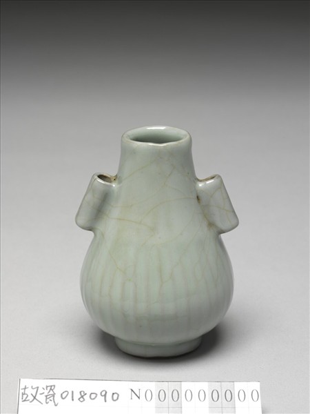 青瓷貫耳瓶