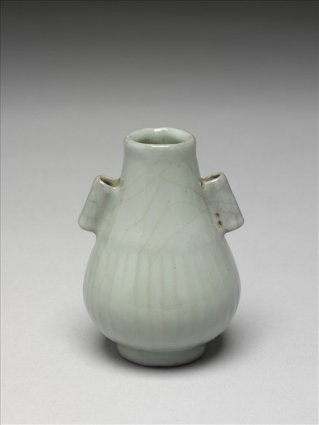青瓷貫耳瓶