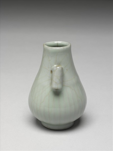 青瓷貫耳瓶