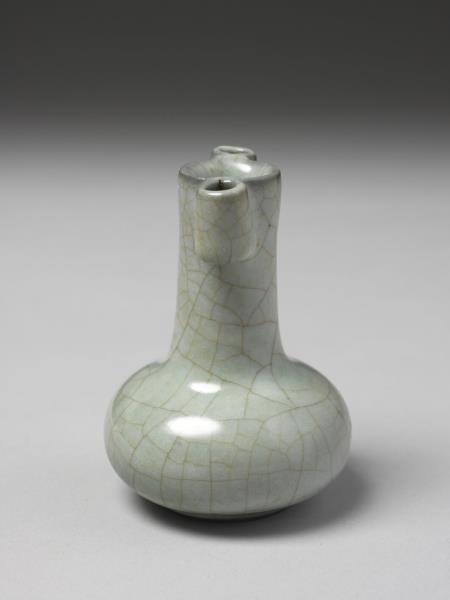 哥窯青瓷貫耳瓶- 故宮