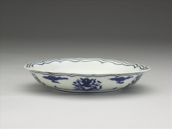 青花雲龍紋蓮口盤