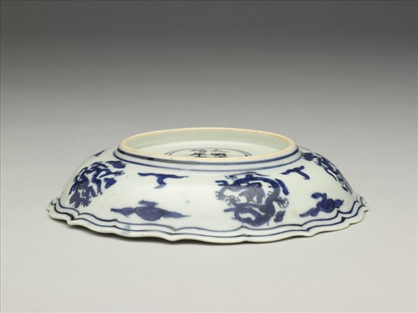 青花雲龍紋蓮口盤