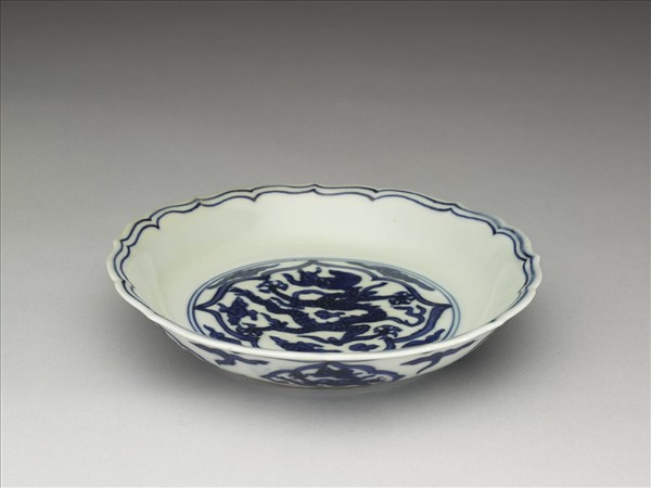 青花雲龍紋蓮口盤