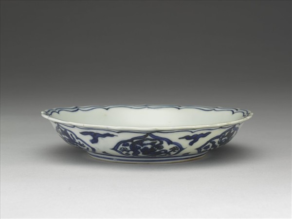 青花雲龍紋蓮口盤