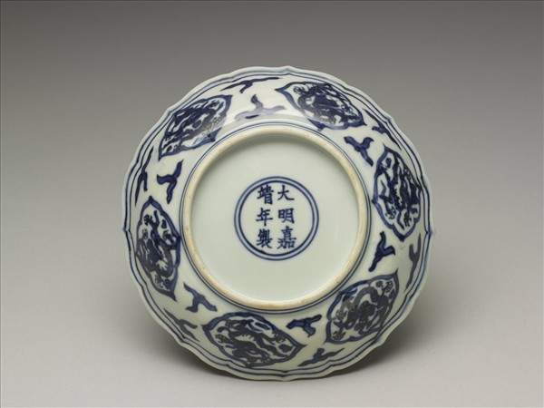 青花雲龍紋蓮口盤