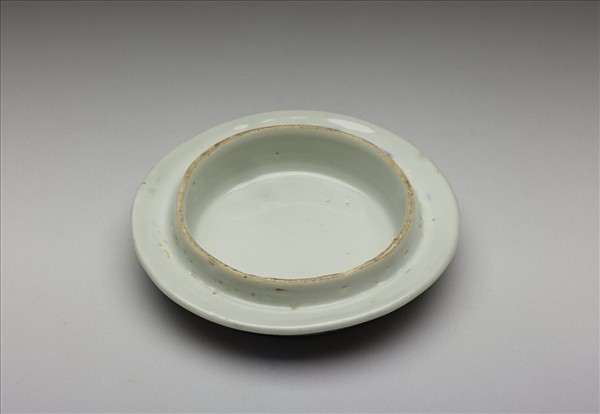 五彩雲龍紋蓋罐