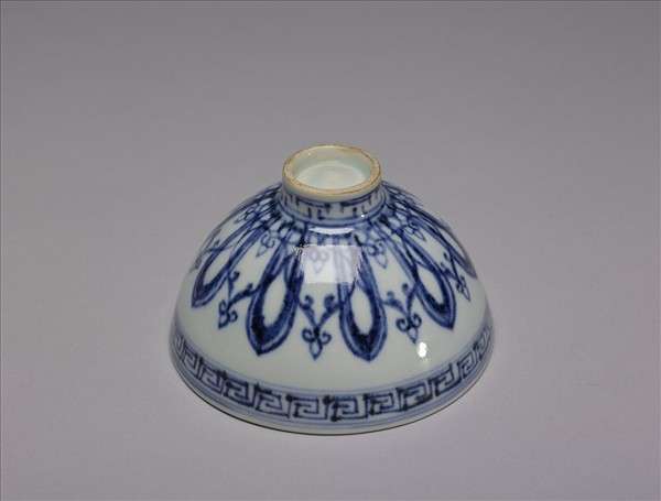 青花蓮瓣紋蓮子茶鍾