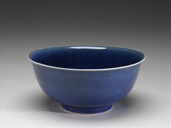 霽青釉雲龍紋碗