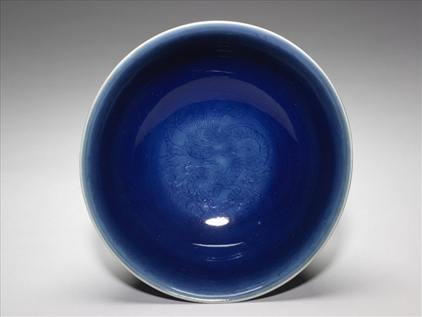 霽青釉雲龍紋碗