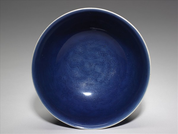 霽青釉雲龍紋碗