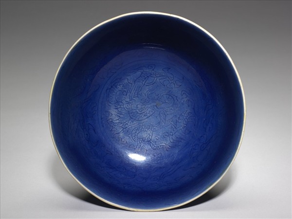 霽青釉雲龍紋碗