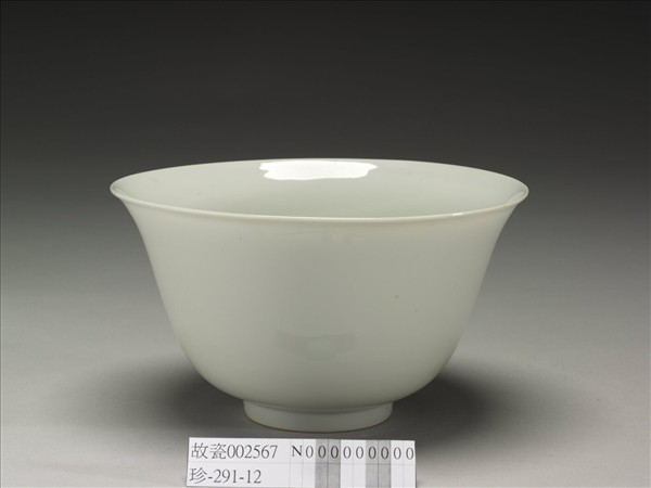 白瓷仰鐘式碗