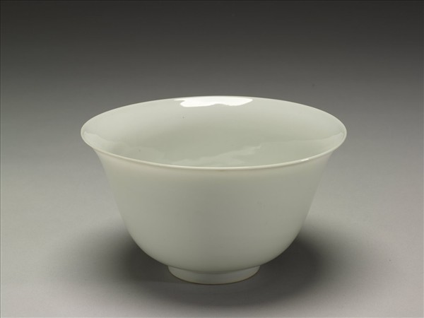 白瓷仰鐘式碗