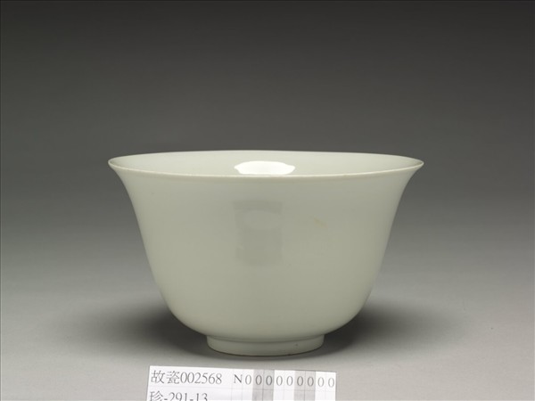 白瓷仰鐘式碗