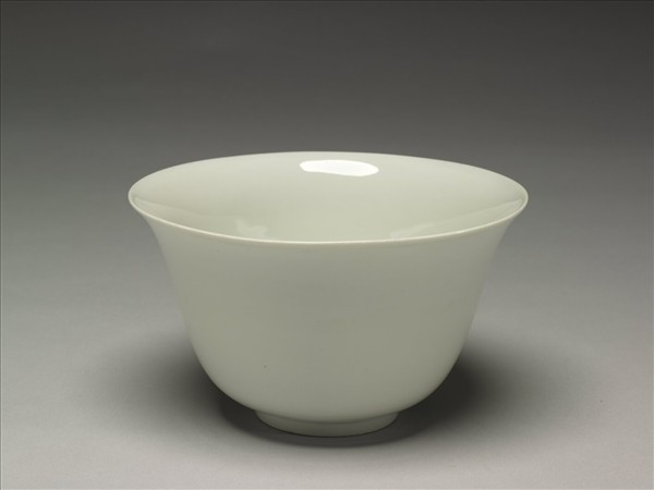 白瓷仰鐘式碗