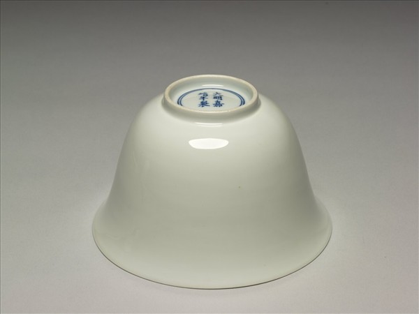 白瓷仰鐘式碗