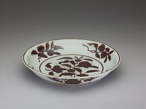 紫金釉折枝石榴花果紋盤