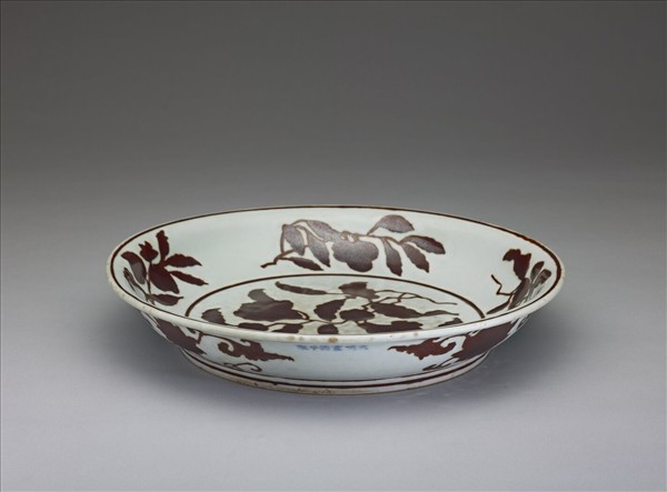 紫金釉折枝石榴花果紋盤