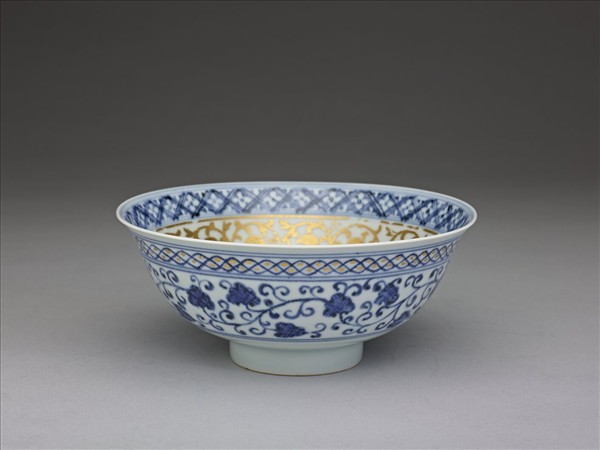 青花蓮塘紋金彩碗