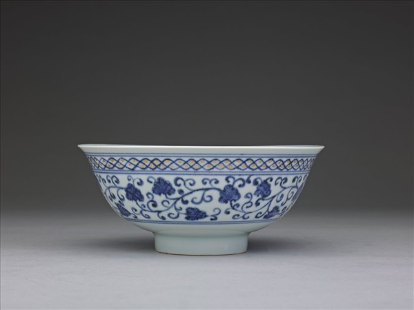 青花蓮塘紋金彩碗