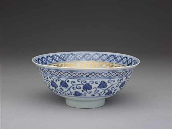 青花蓮塘紋金彩碗