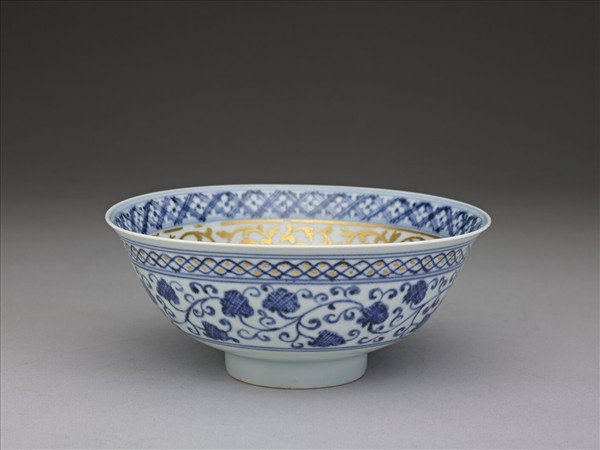 青花蓮塘紋金彩碗