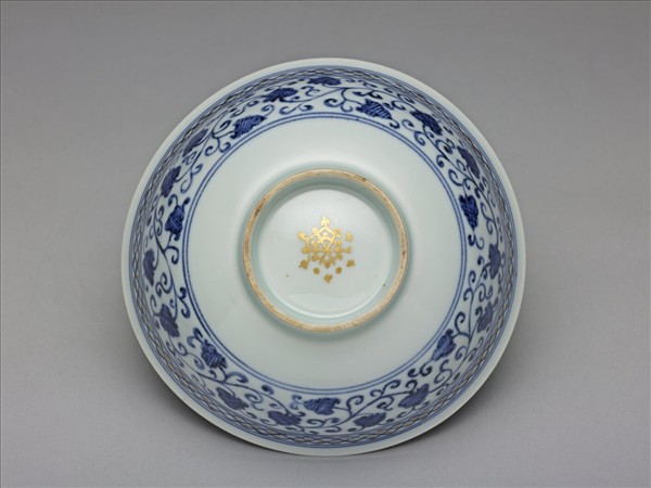 青花蓮塘紋金彩碗