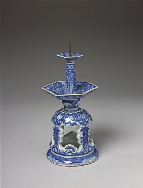 青花花卉紋燭臺