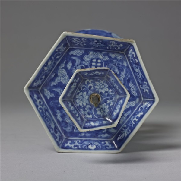 青花花卉紋燭臺