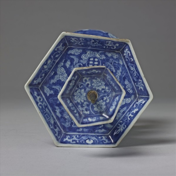 青花花卉紋燭臺