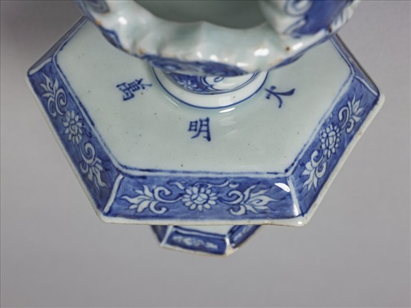 青花花卉紋燭臺