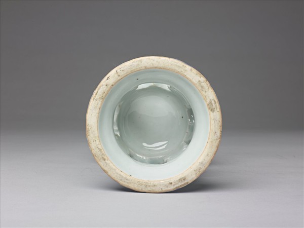 青花花卉紋燭臺