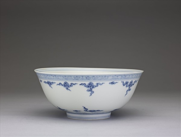 青花如意雲紋碗