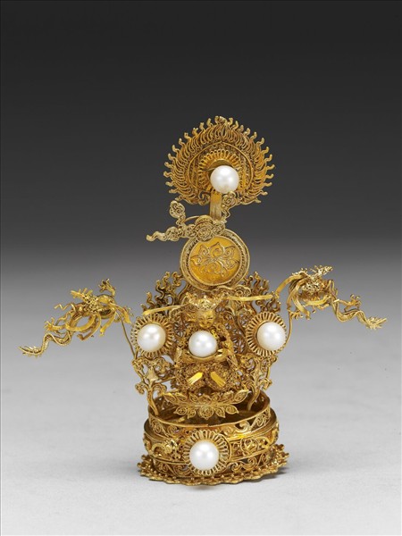 夏朝冠冠前金佛